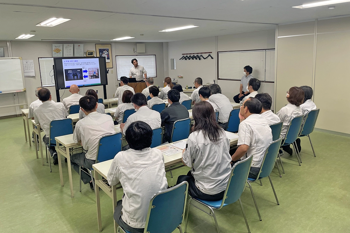 社員の健康促進活動の講義風景